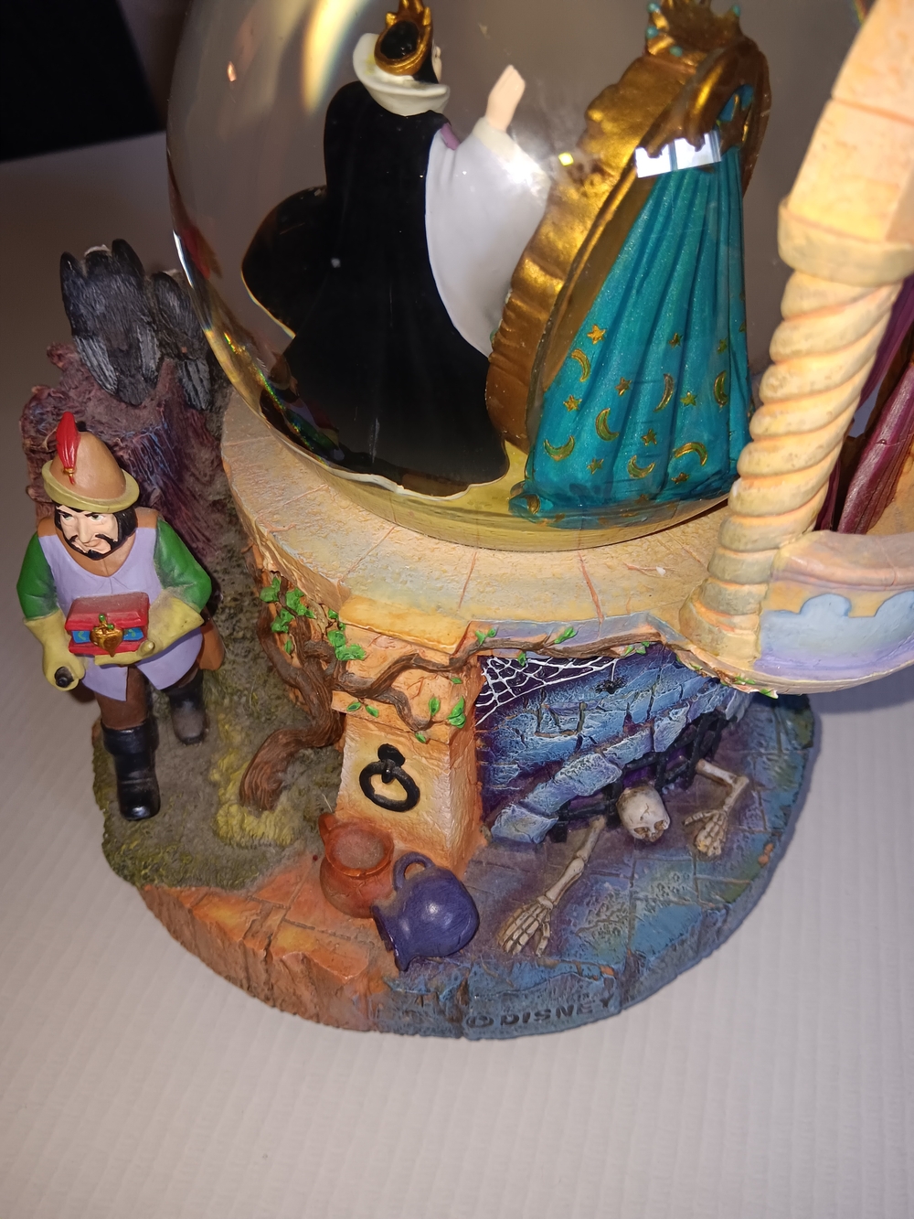 Disney Villains Evil Witch Mirror Mirror Snow Globe Preowned Sound WorksLightsup - Picture 7 of 11